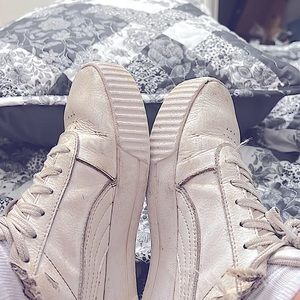 size 6 white shoes! [pumas]